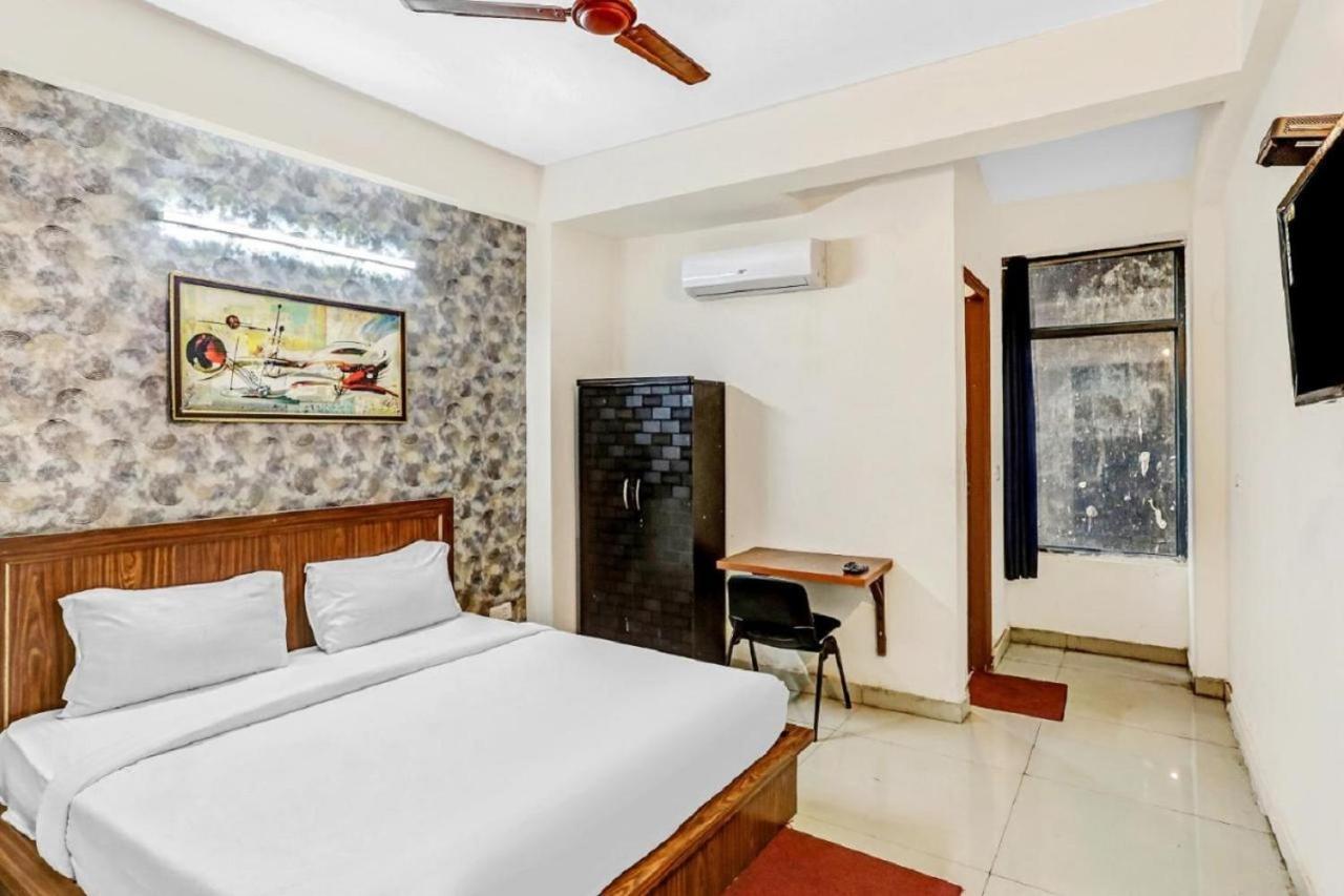 Hotel Noida Continental At Noida City Center Εξωτερικό φωτογραφία